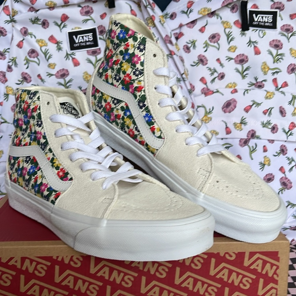 Vans WMNS Sk8-Hi Tapered
Floral White
VN0A5KRUWHT
Sneakers - Picture 5 of 16